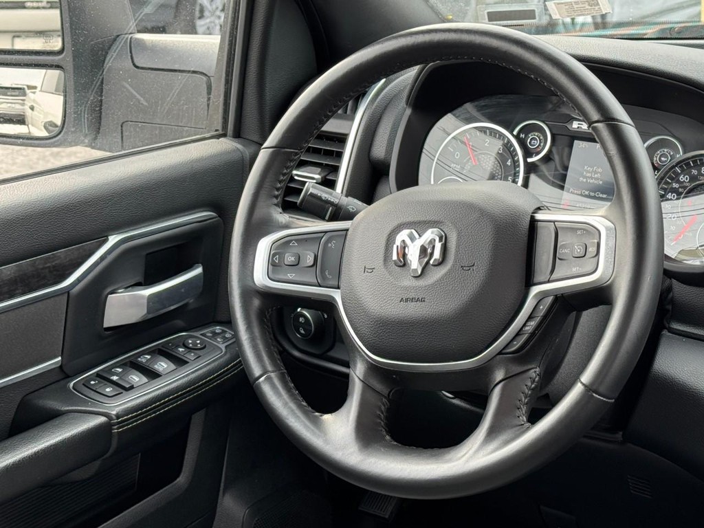 Ram 2500 Vehicle Full-screen Gallery Image 12