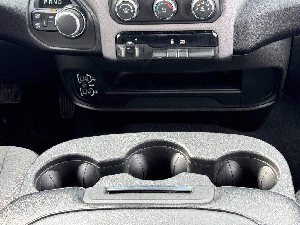 Ram 2500 Vehicle Full-screen Gallery Image 14