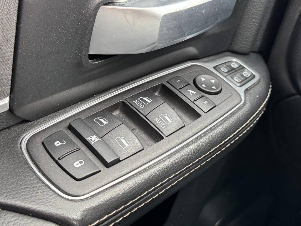 Ram 2500 Vehicle Full-screen Gallery Image 21