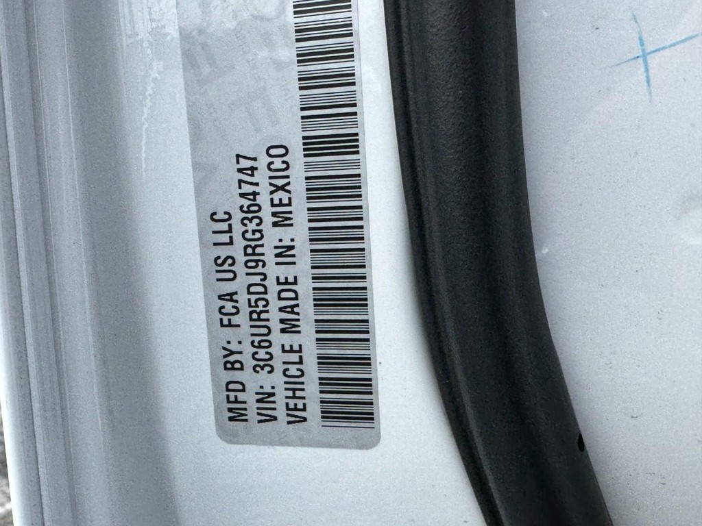 Ram 2500 Vehicle Full-screen Gallery Image 23