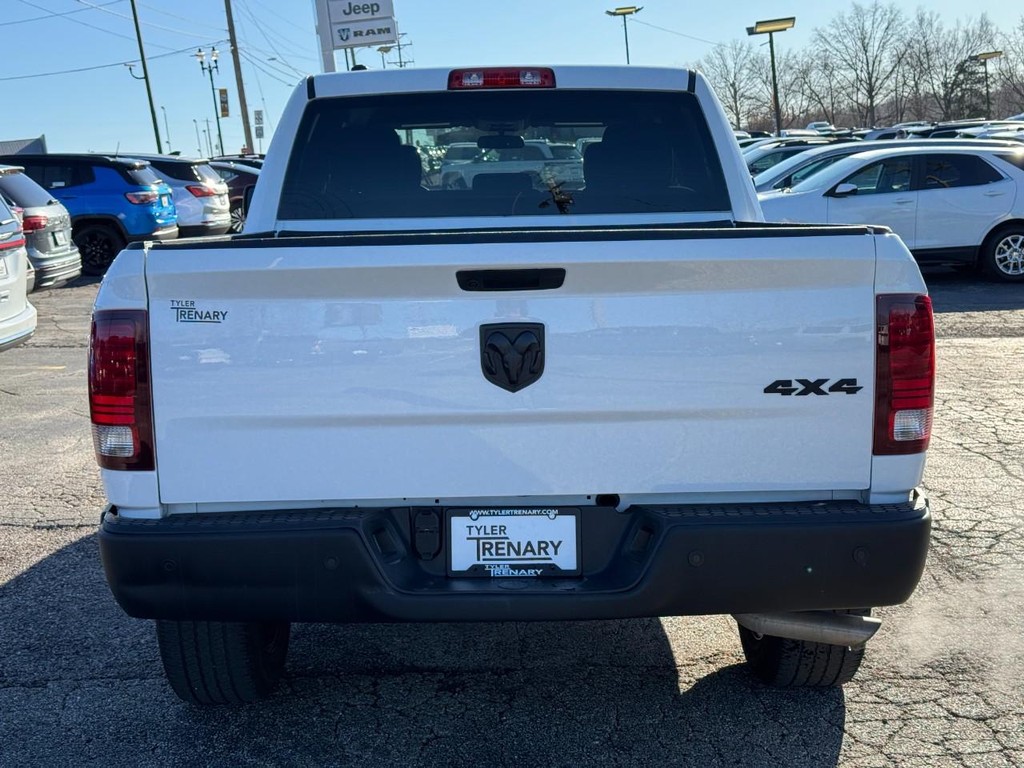 Ram 1500 Classic Vehicle Full-screen Gallery Image 08