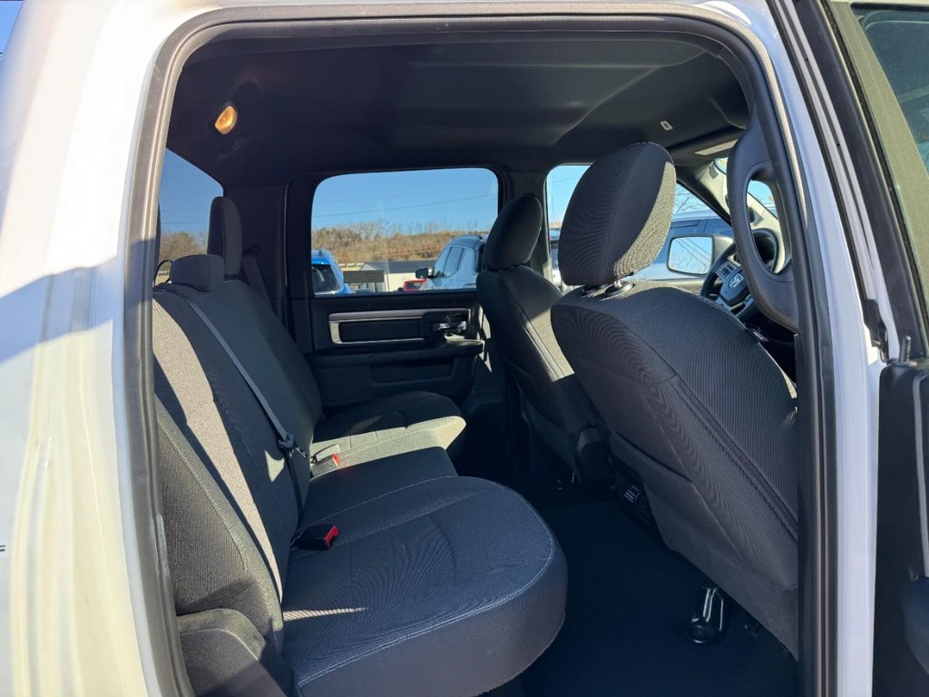 Ram 1500 Classic Vehicle Full-screen Gallery Image 10