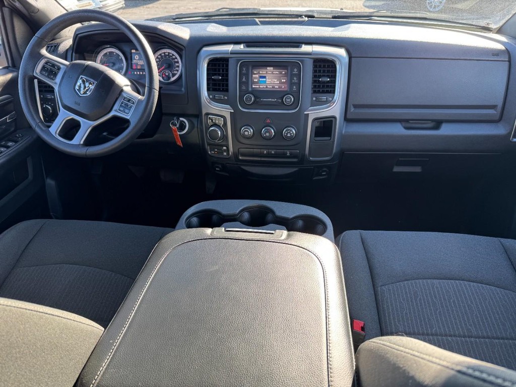 Ram 1500 Classic Vehicle Full-screen Gallery Image 11