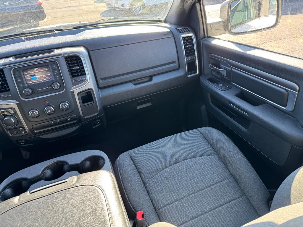 Ram 1500 Classic Vehicle Full-screen Gallery Image 15