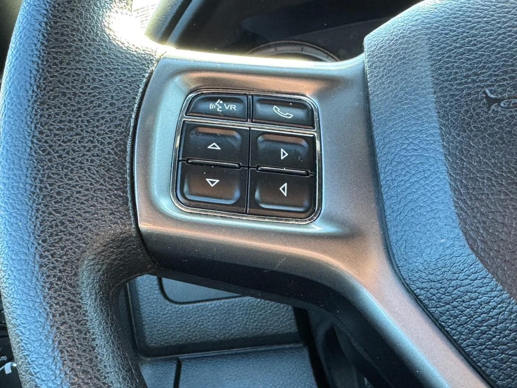 Ram 1500 Classic Vehicle Full-screen Gallery Image 16