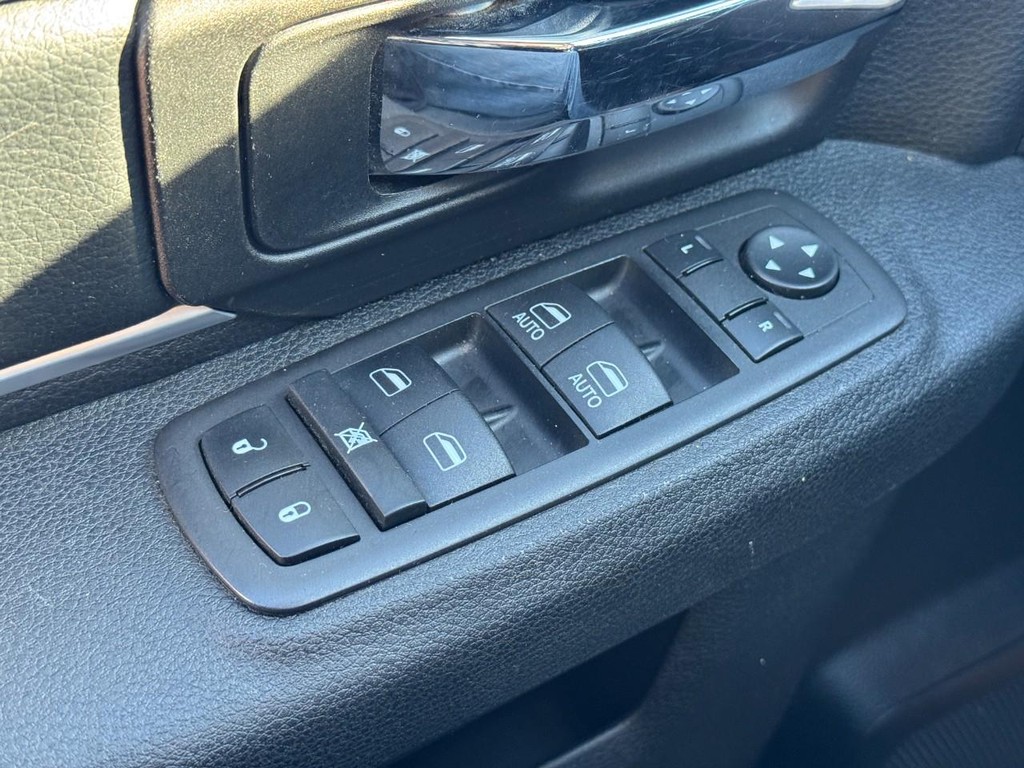 Ram 1500 Classic Vehicle Full-screen Gallery Image 21