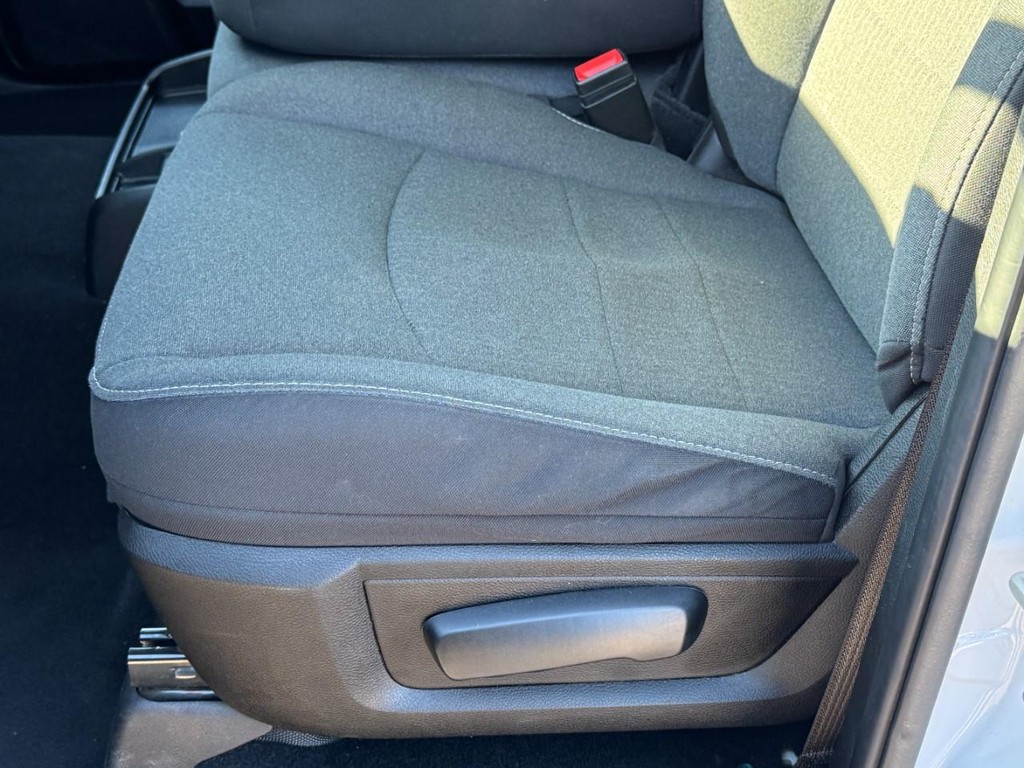 Ram 1500 Classic Vehicle Full-screen Gallery Image 22