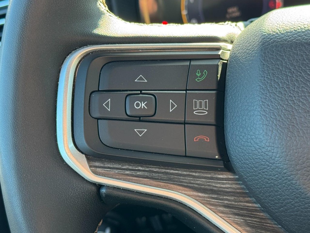 Jeep Wagoneer Vehicle Full-screen Gallery Image 18