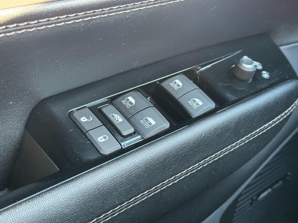 Jeep Wagoneer Vehicle Full-screen Gallery Image 24