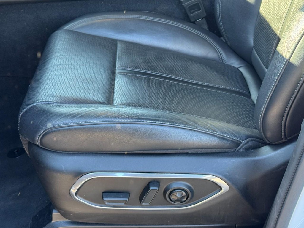 Jeep Wagoneer Vehicle Full-screen Gallery Image 25