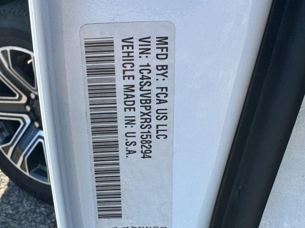 Jeep Wagoneer Vehicle Full-screen Gallery Image 26