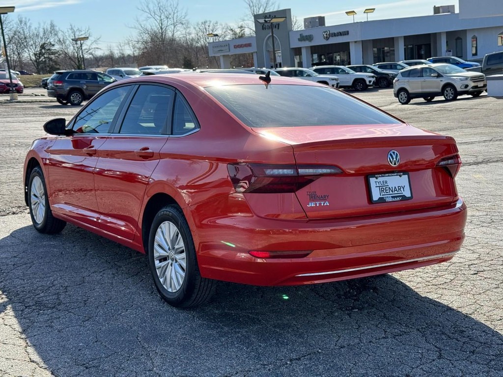 Volkswagen Jetta Vehicle Full-screen Gallery Image 04