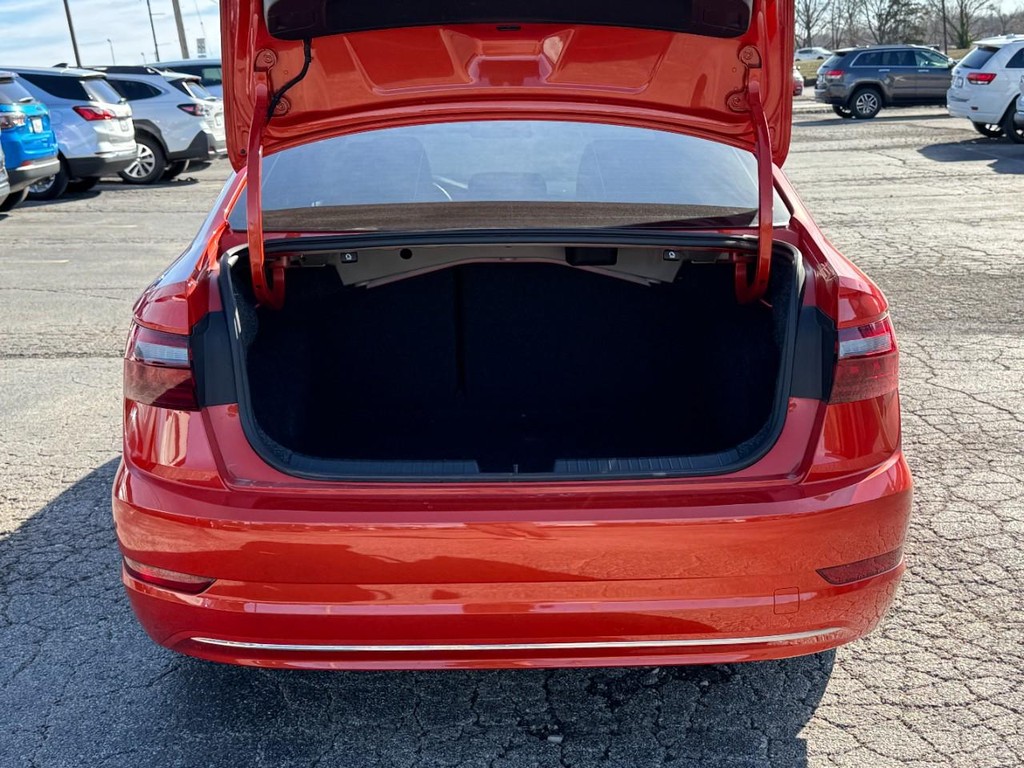 Volkswagen Jetta Vehicle Full-screen Gallery Image 09