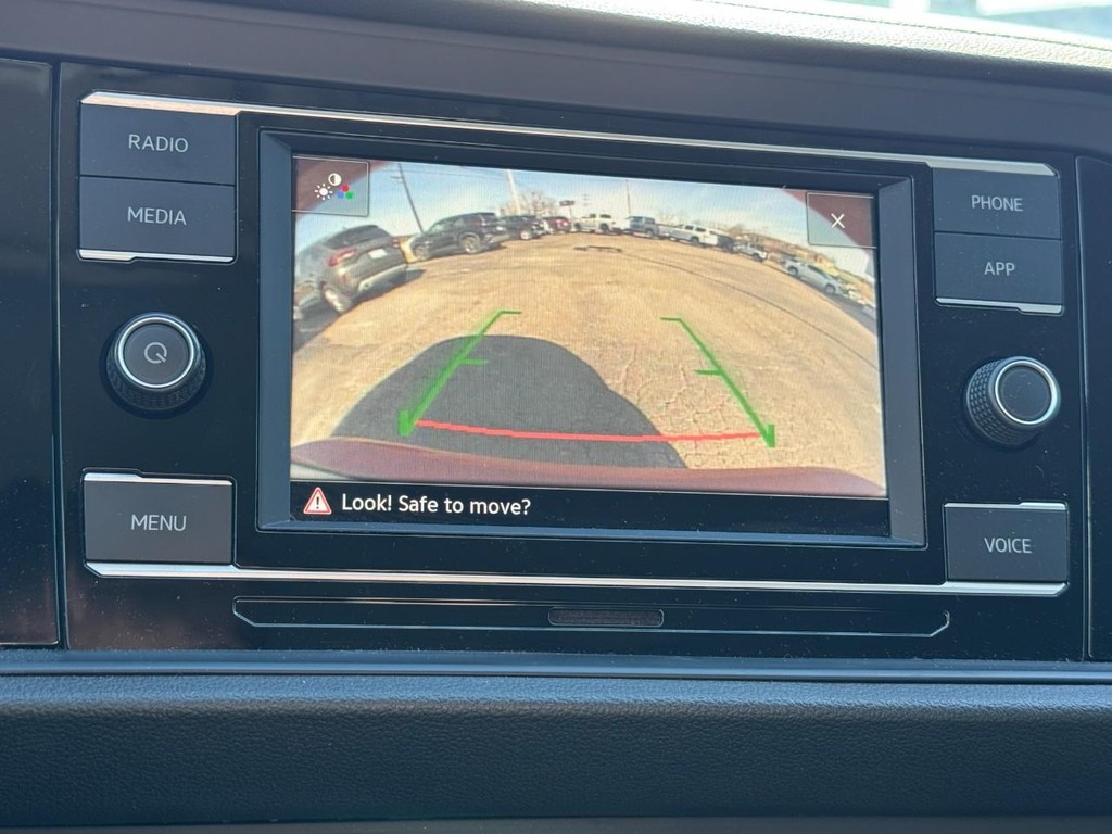 Volkswagen Jetta Vehicle Full-screen Gallery Image 20