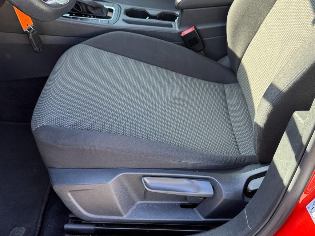 Volkswagen Jetta Vehicle Full-screen Gallery Image 22