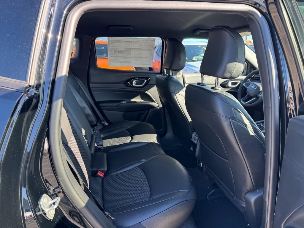 Jeep Compass Vehicle Full-screen Gallery Image 05