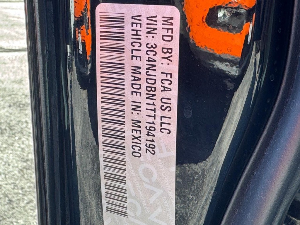 Jeep Compass Vehicle Full-screen Gallery Image 15