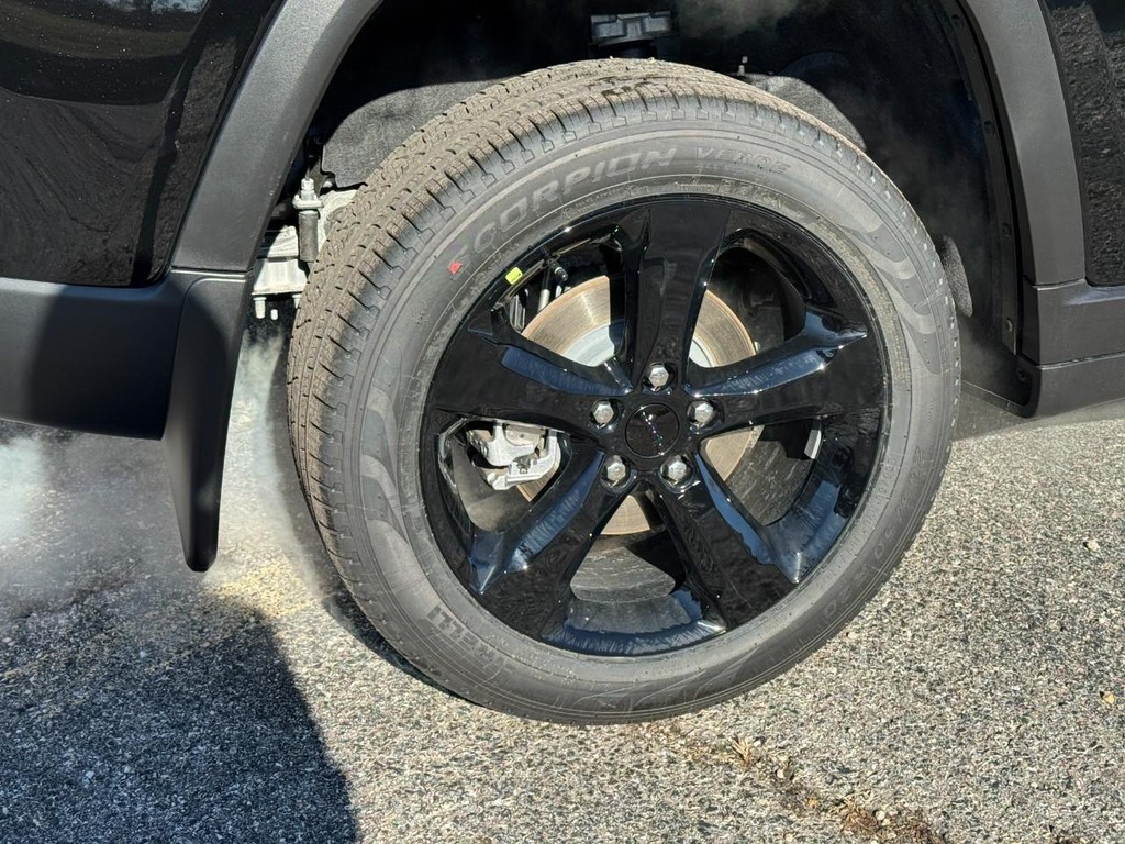 Jeep Grand Cherokee Vehicle Full-screen Gallery Image 04