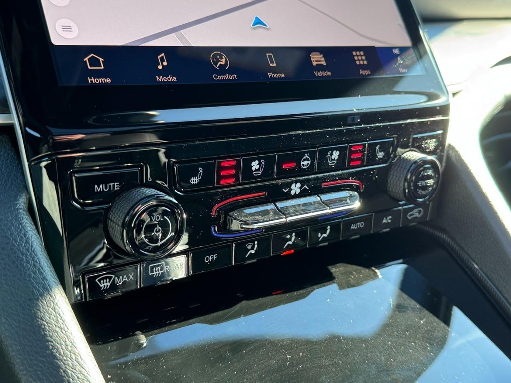 Jeep Grand Cherokee Vehicle Full-screen Gallery Image 13