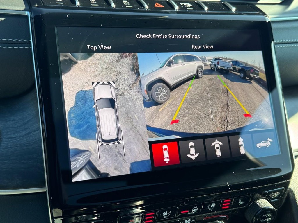 Jeep Grand Cherokee Vehicle Full-screen Gallery Image 15