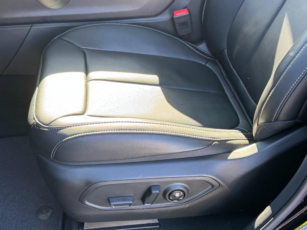 Jeep Grand Cherokee Vehicle Full-screen Gallery Image 16