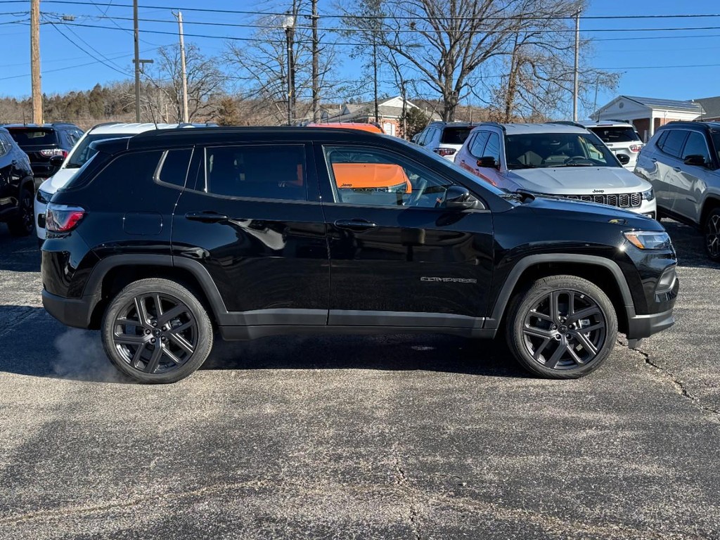 Jeep Compass Vehicle Full-screen Gallery Image 02