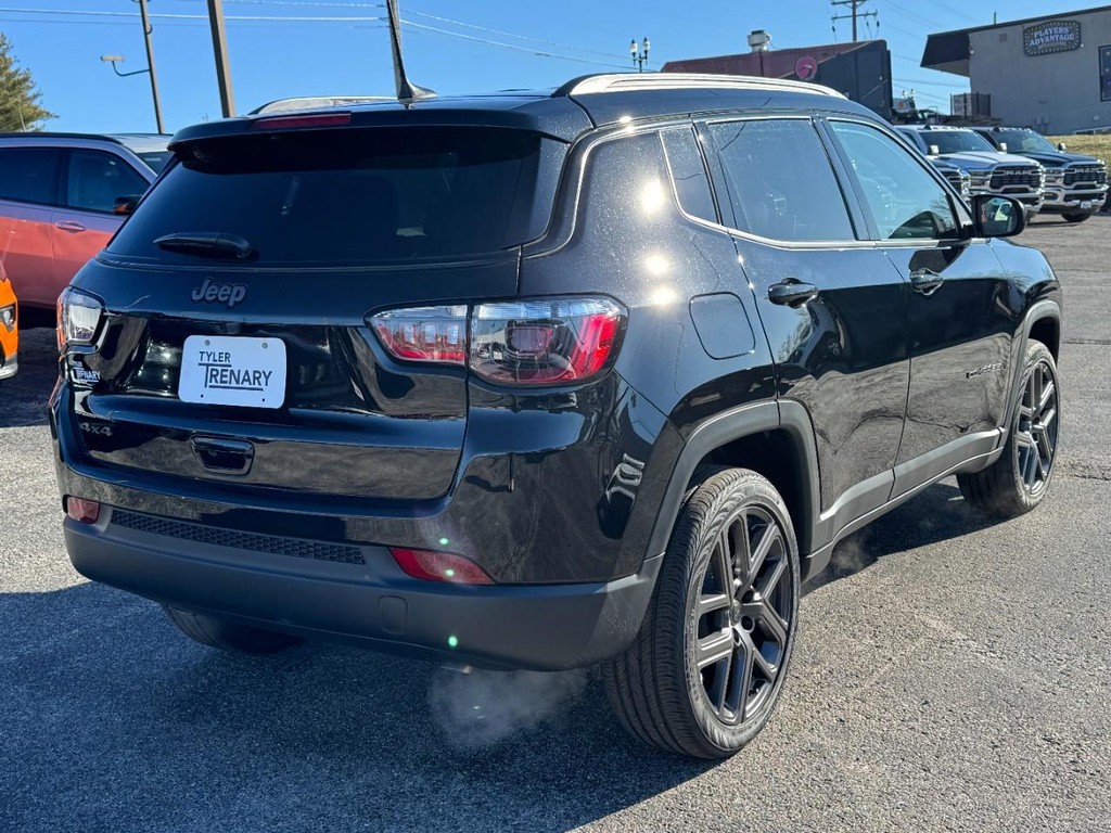 Jeep Compass Vehicle Full-screen Gallery Image 03