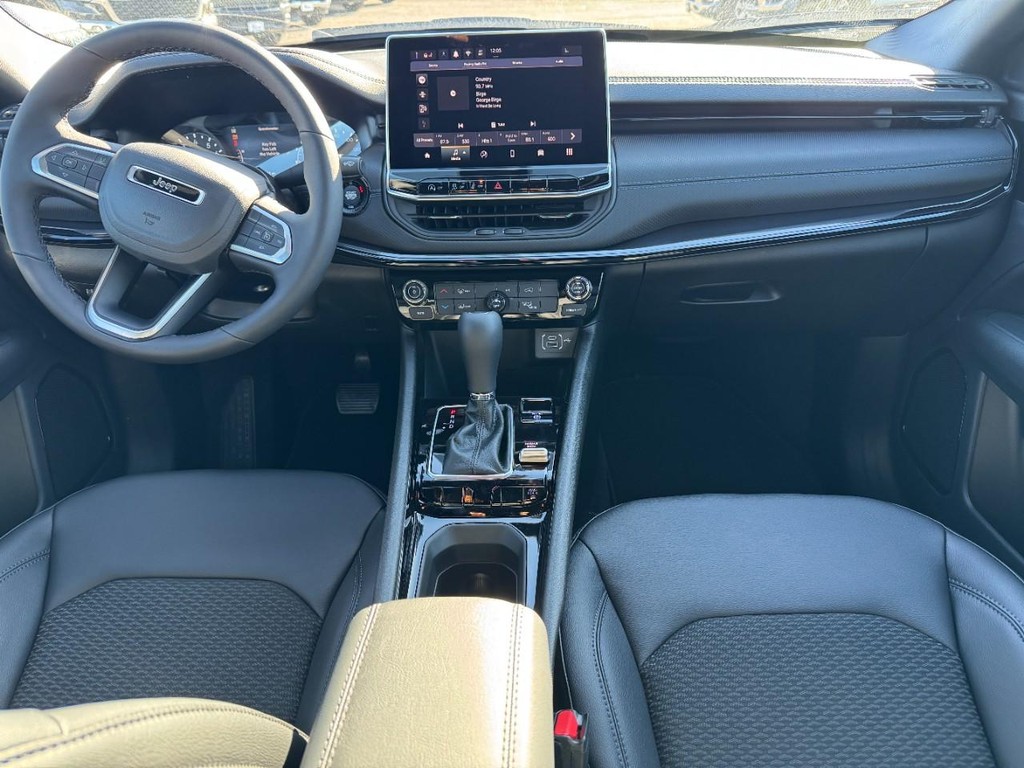 Jeep Compass Vehicle Full-screen Gallery Image 06