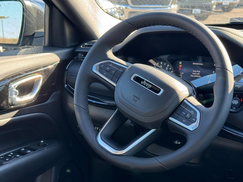 Jeep Compass Vehicle Full-screen Gallery Image 07