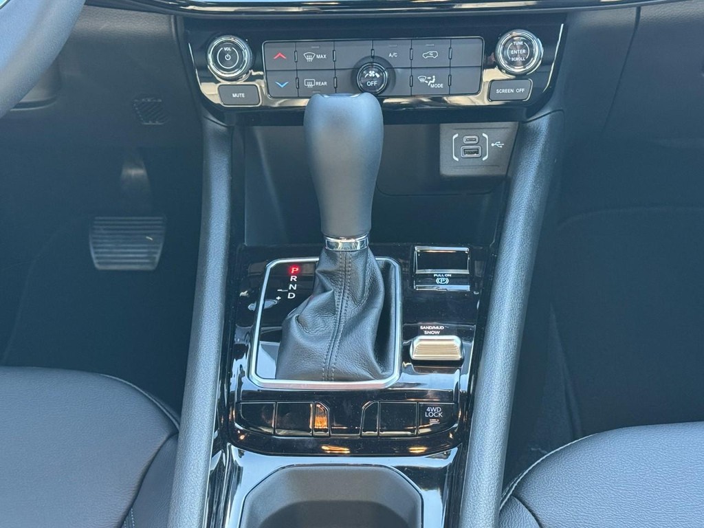 Jeep Compass Vehicle Full-screen Gallery Image 09