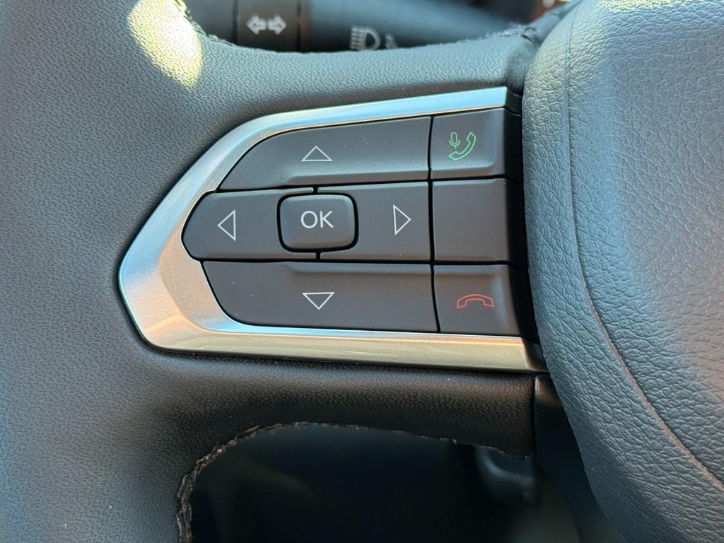 Jeep Compass Vehicle Full-screen Gallery Image 10