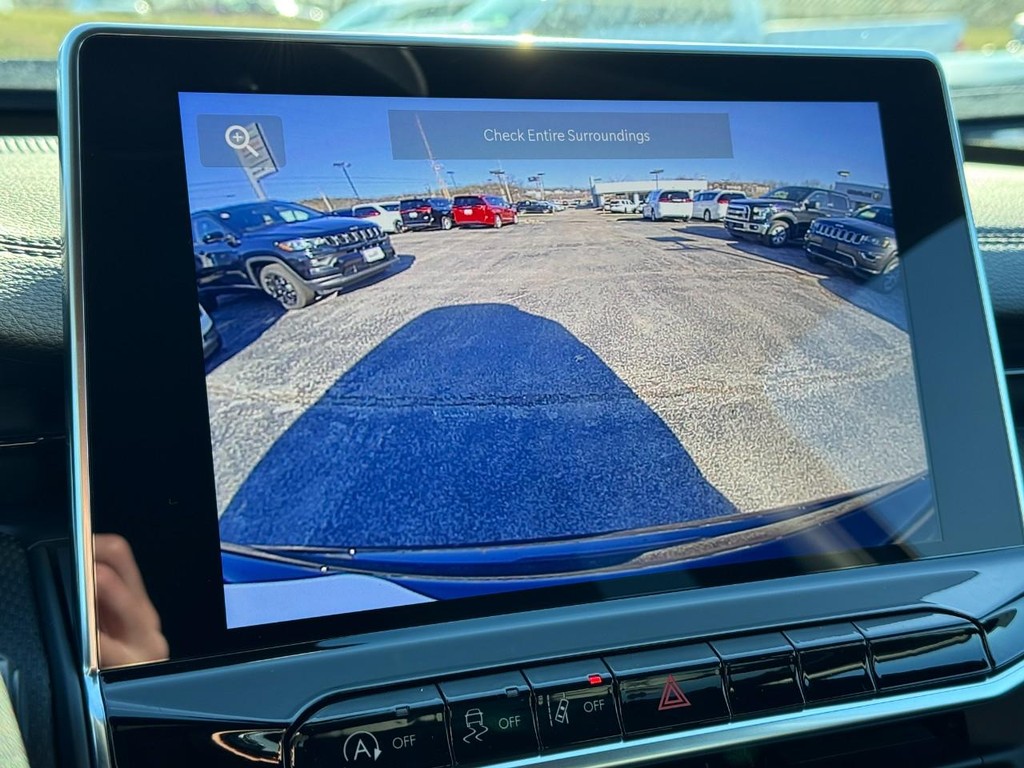 Jeep Compass Vehicle Full-screen Gallery Image 13