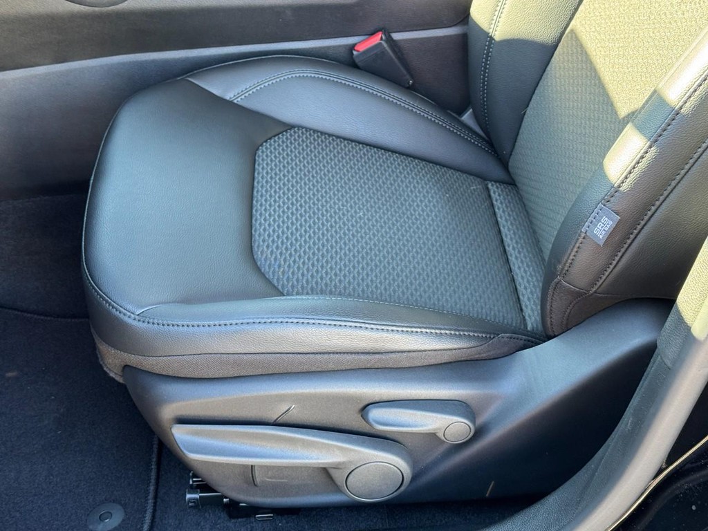 Jeep Compass Vehicle Full-screen Gallery Image 14