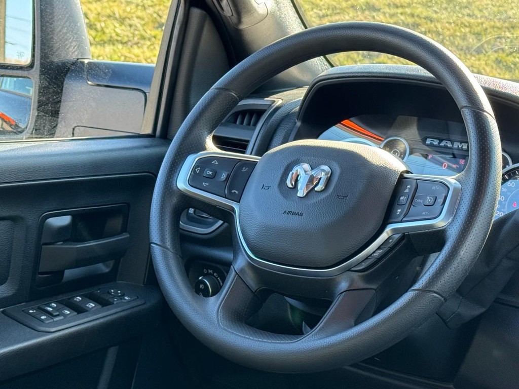 Ram 2500 Vehicle Full-screen Gallery Image 09