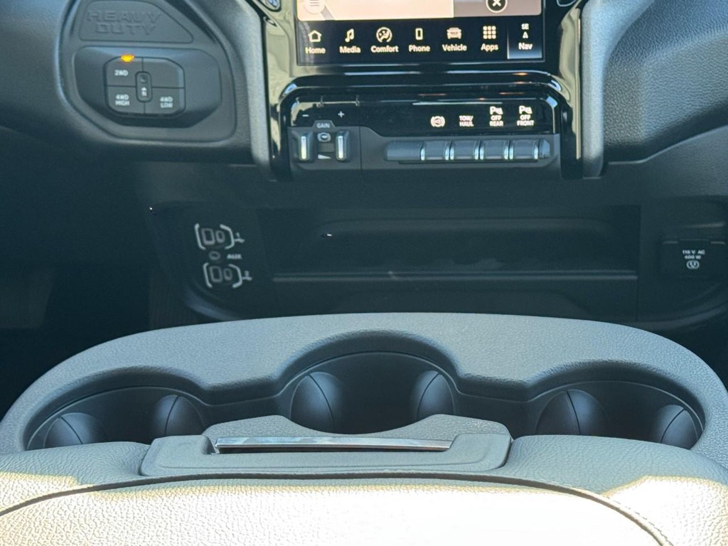Ram 2500 Vehicle Full-screen Gallery Image 11