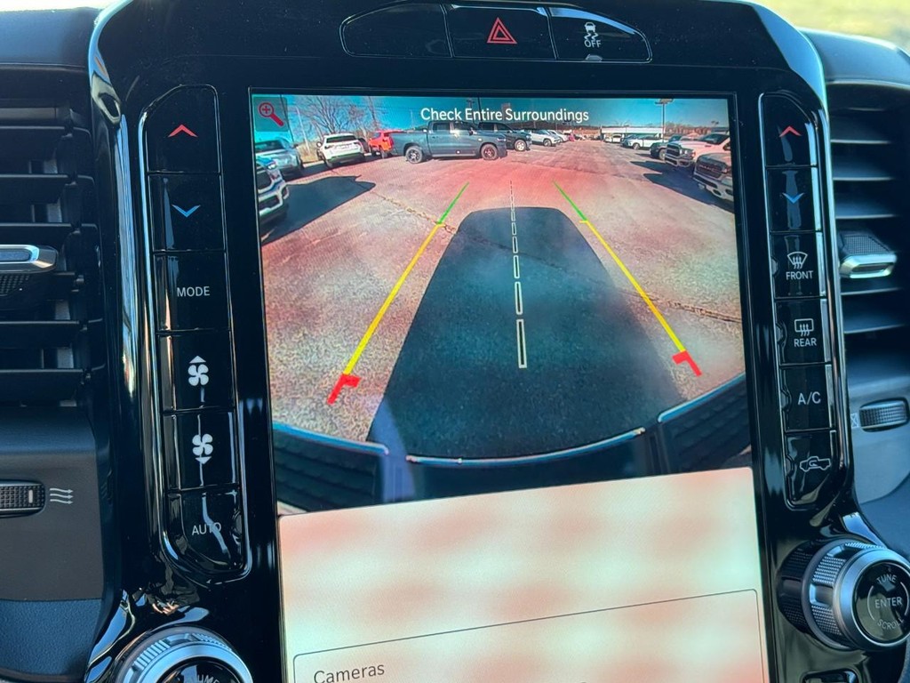 Ram 2500 Vehicle Full-screen Gallery Image 15