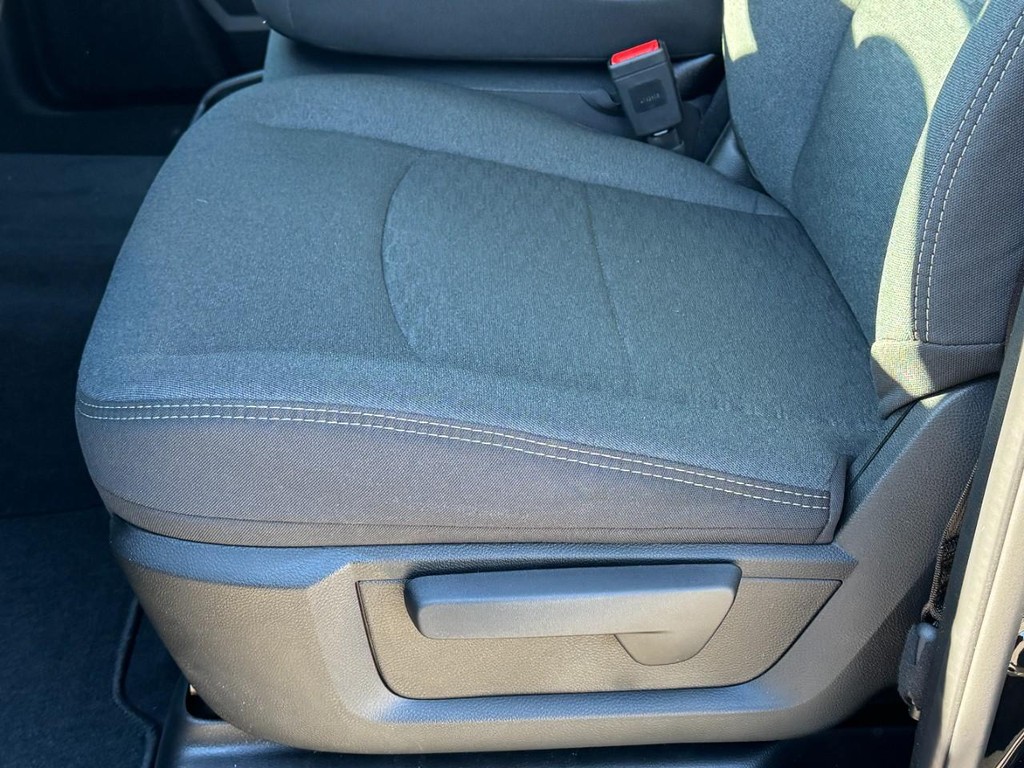 Ram 2500 Vehicle Full-screen Gallery Image 16