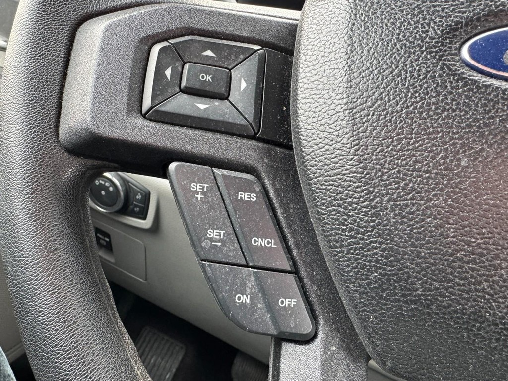 Ford F-150 Vehicle Full-screen Gallery Image 16