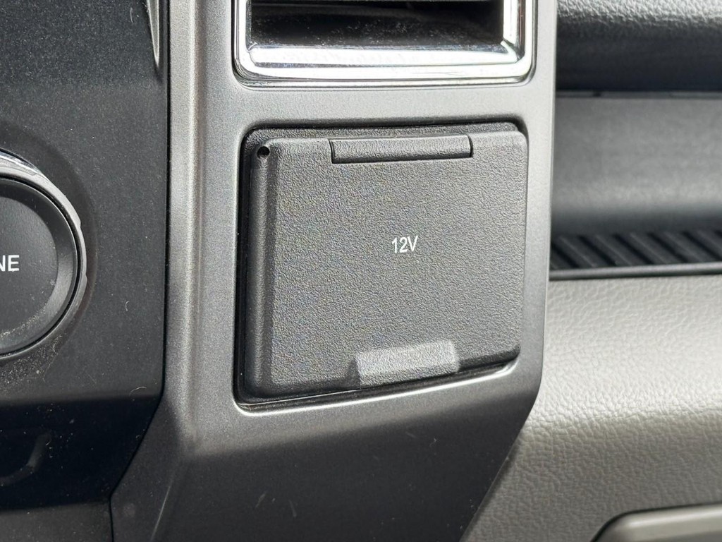 Ford F-150 Vehicle Full-screen Gallery Image 19