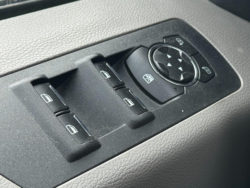 Ford F-150 Vehicle Full-screen Gallery Image 20