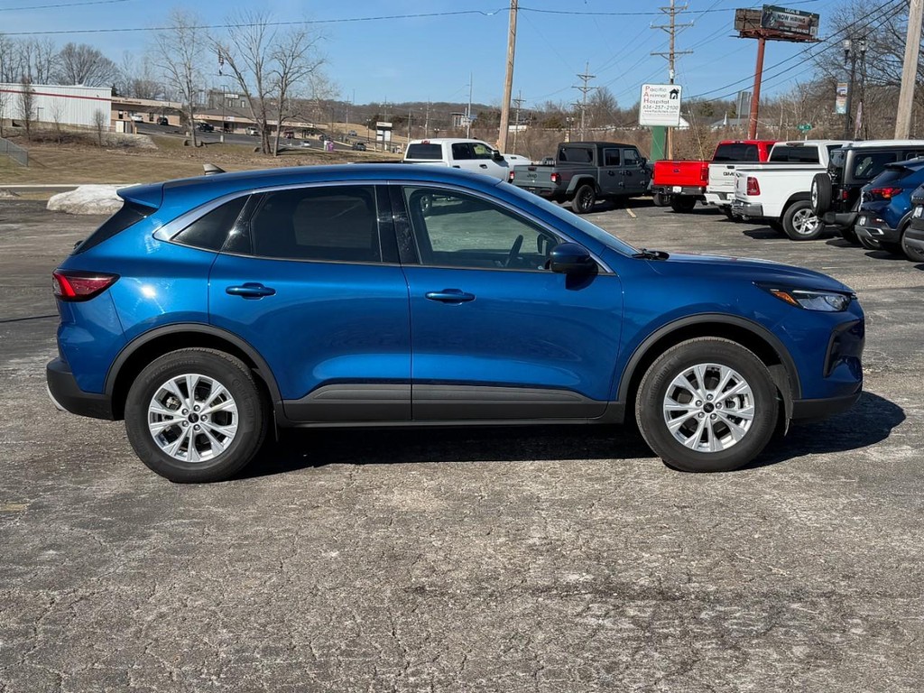 Ford Escape Vehicle Full-screen Gallery Image 02