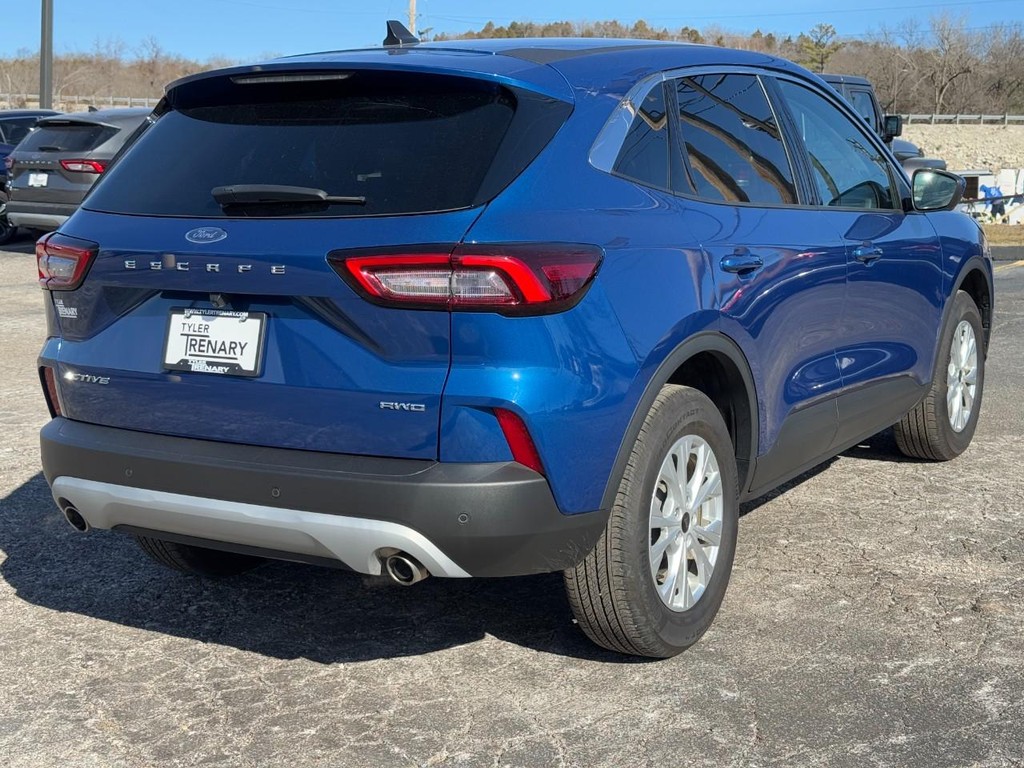 Ford Escape Vehicle Full-screen Gallery Image 03