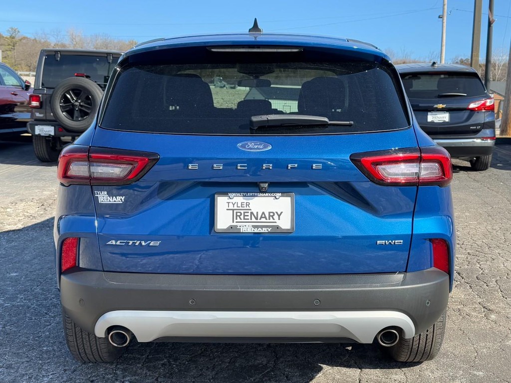 Ford Escape Vehicle Full-screen Gallery Image 08