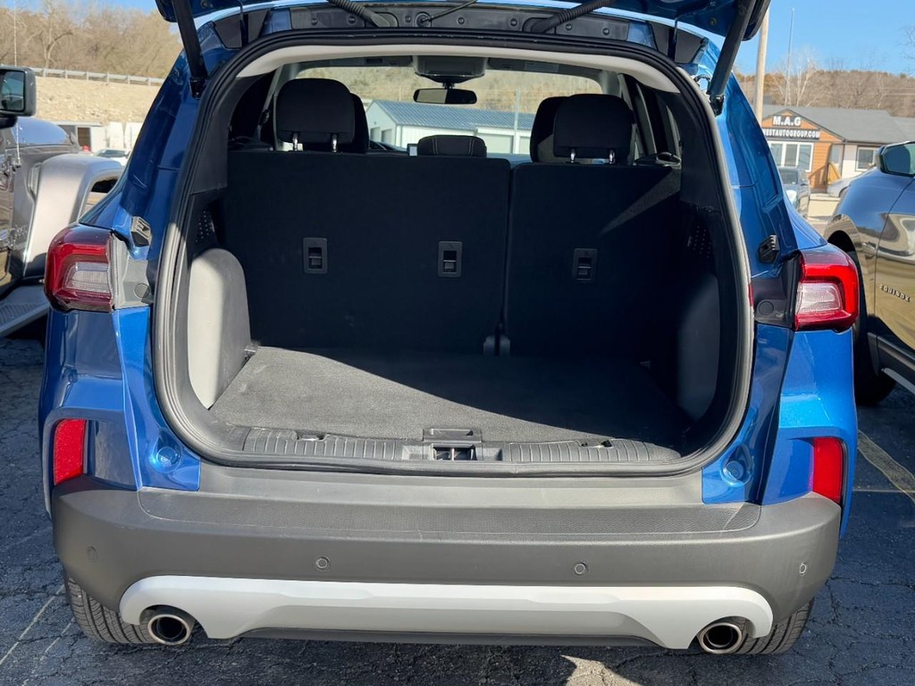 Ford Escape Vehicle Full-screen Gallery Image 09