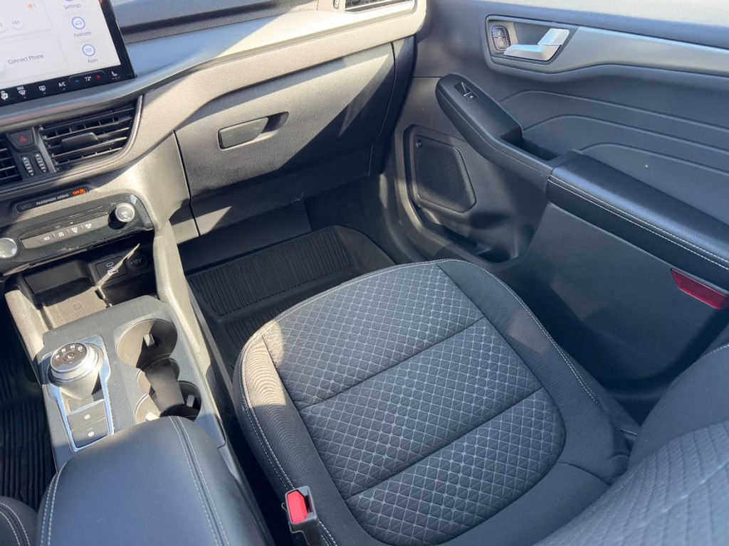 Ford Escape Vehicle Full-screen Gallery Image 15