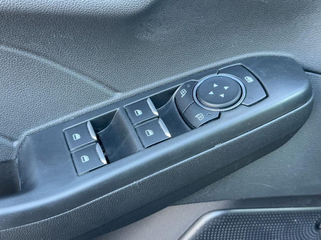 Ford Escape Vehicle Full-screen Gallery Image 24