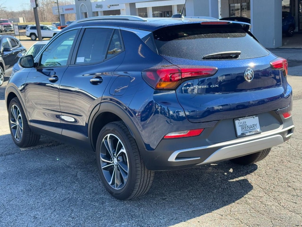 Buick Encore GX Vehicle Full-screen Gallery Image 04