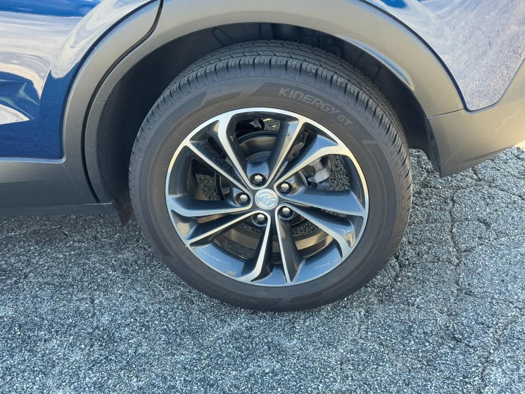 Buick Encore GX Vehicle Full-screen Gallery Image 05