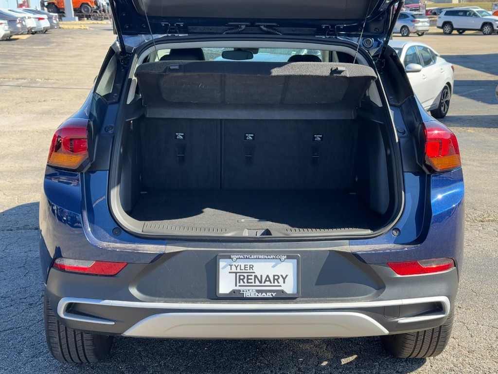 Buick Encore GX Vehicle Full-screen Gallery Image 09