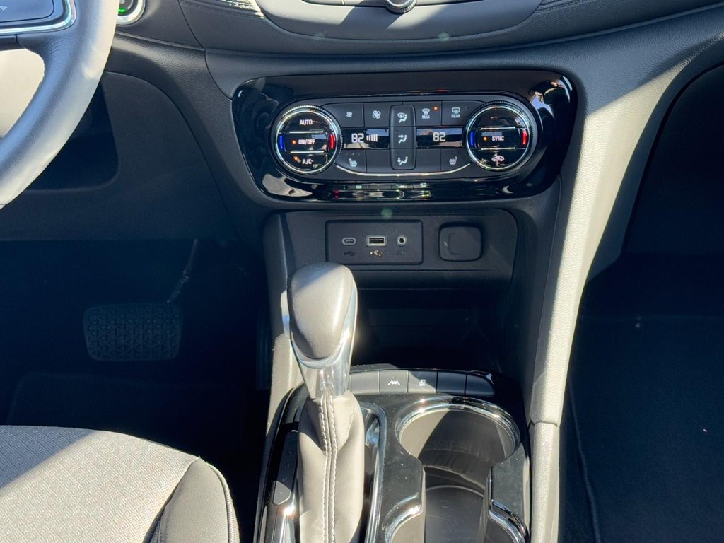 Buick Encore GX Vehicle Full-screen Gallery Image 14